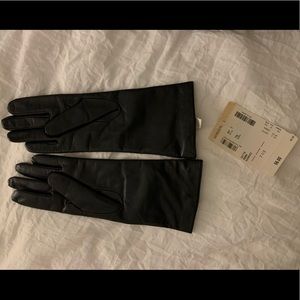 Leather gloves
